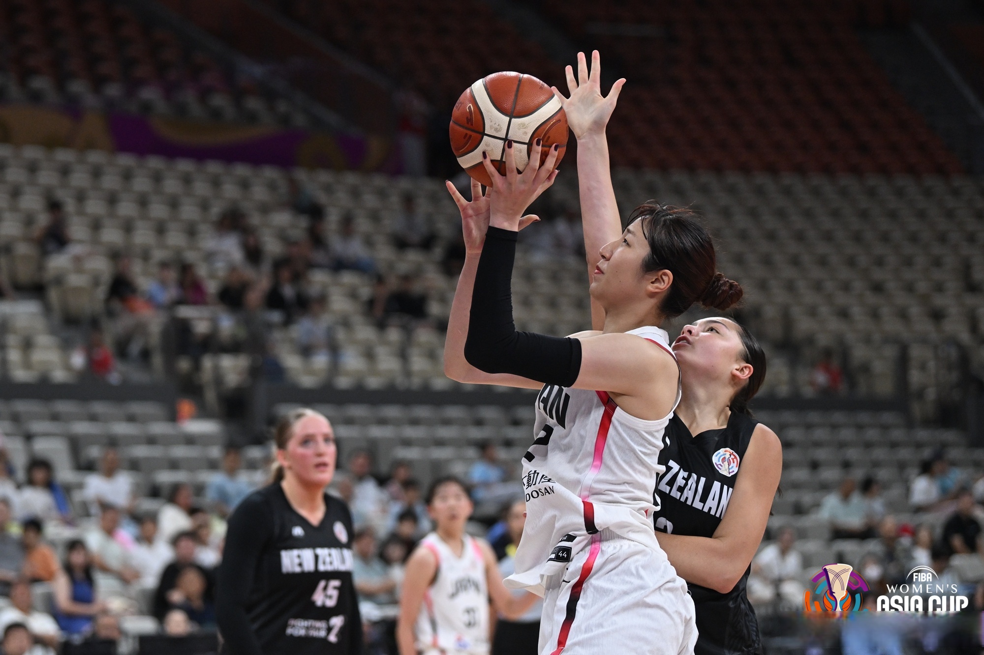 九游官网CBA季后赛今夜走向成谜，西汉姆更衣室发声，球迷炸锅，身体对抗强度拉满的简单介绍